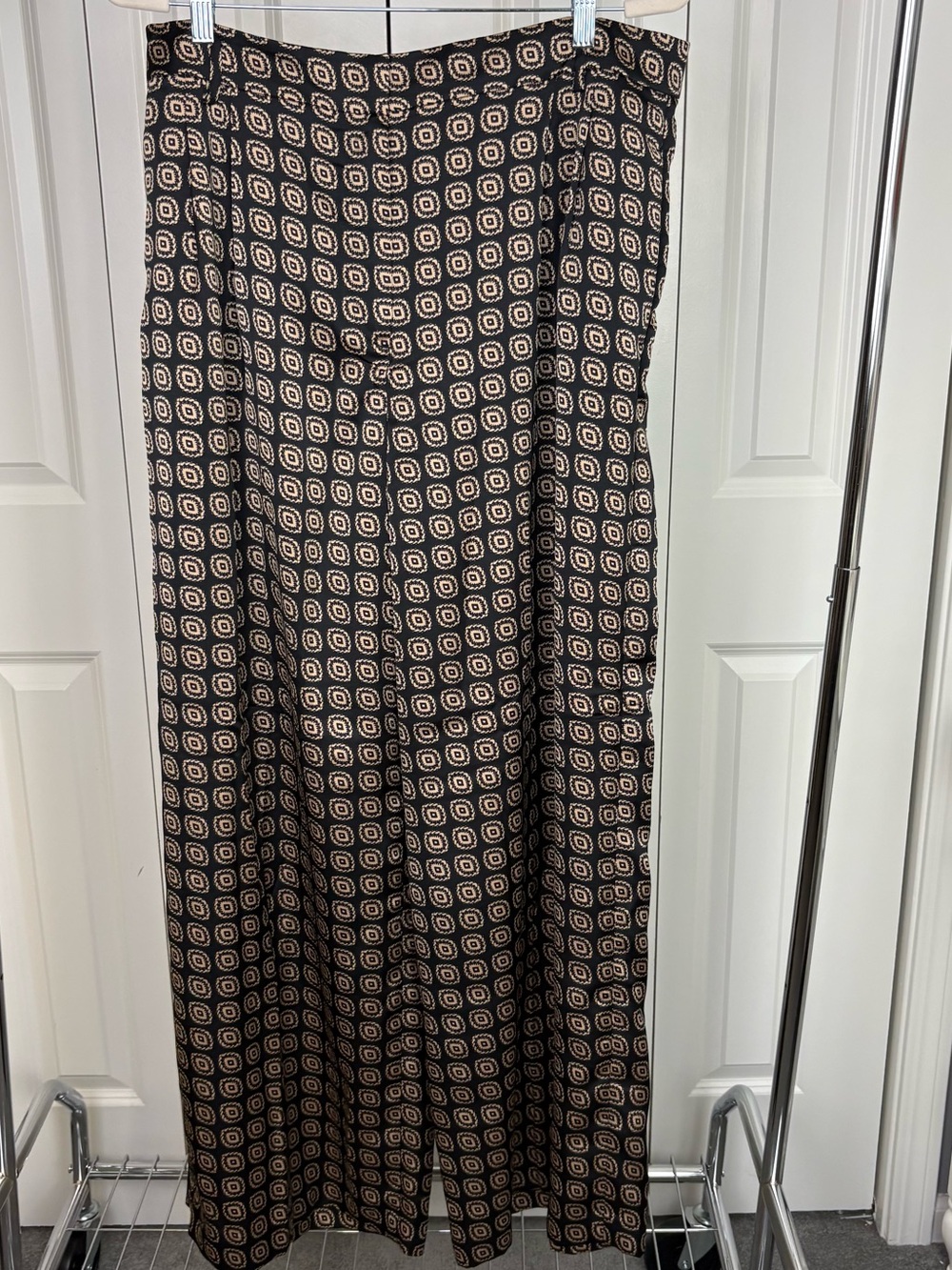 Ann Taylor Black Tan Print Satin Pants